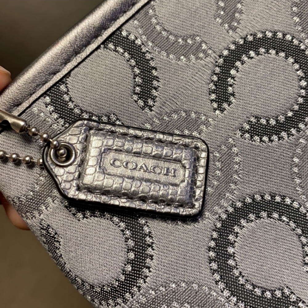 Coach Large Wristlet/Mini Handbag. Signature Silver & Grey Dotted Op Art. - Picture 5 of 10
